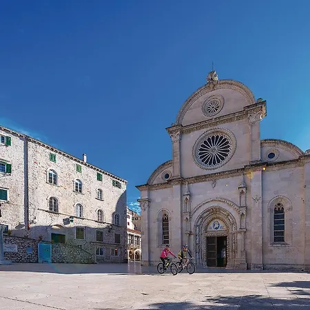 4 Bedroom Cozy Home In Skradin-Vacani