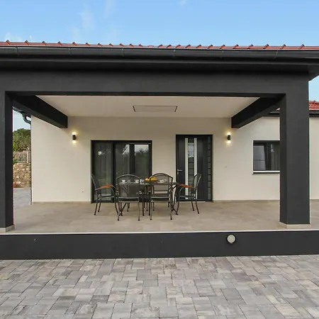4 Bedroom Cozy Home In Skradin-Vacani * Ladevci