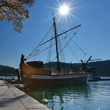 4 Bedroom Cozy Home In Skradin-Vacani