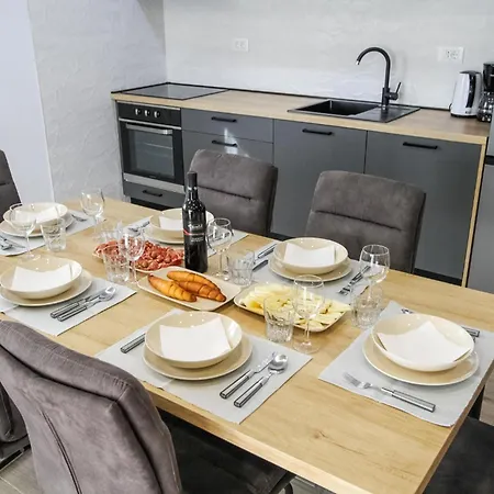 4 Bedroom Cozy Home In Skradin-Vacani *