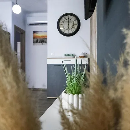 4 Bedroom Cozy Home In Skradin-Vacani Ladevci