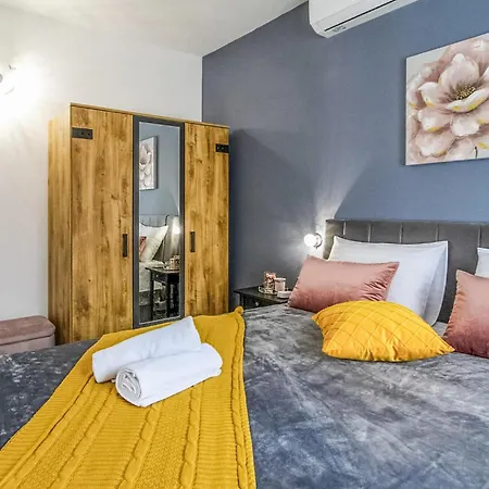4 Bedroom Cozy Home In Skradin-Vacani