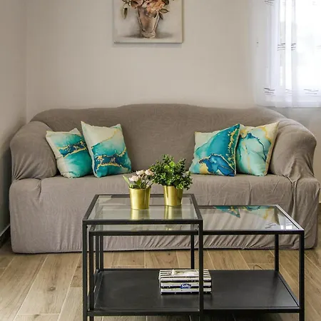 4 Bedroom Cozy Home In Skradin-Vacani Holiday home *