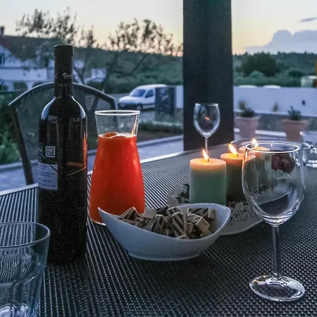 4 Bedroom Cozy Home In Skradin-Vacani *