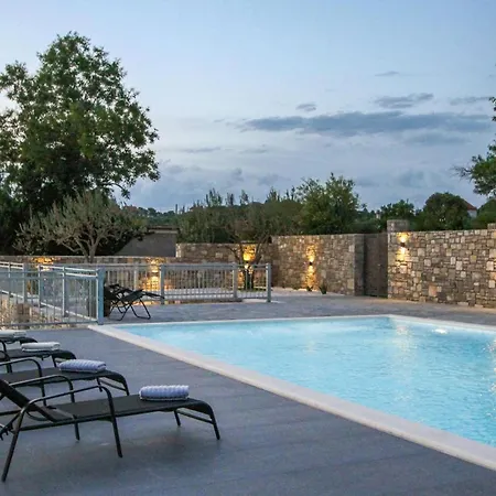 Holiday home 4 Bedroom Cozy Home In Skradin-Vacani Ladevci