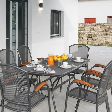 4 Bedroom Cozy Home In Skradin-Vacani