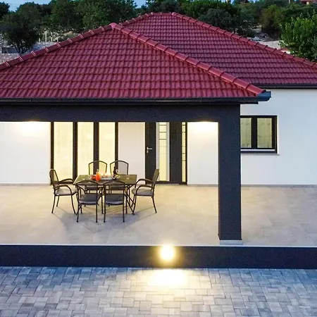 4 Bedroom Cozy Home In Skradin-Vacani * Ladevci