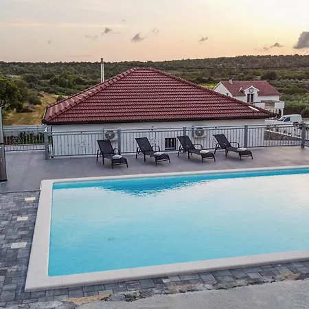 Holiday home 4 Bedroom Cozy Home In Skradin-Vacani
