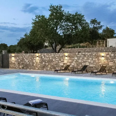 4 Bedroom Cozy Home In Skradin-Vacani *